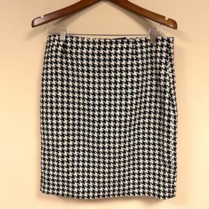 Dalia Collection houndstooth skirt Size 8